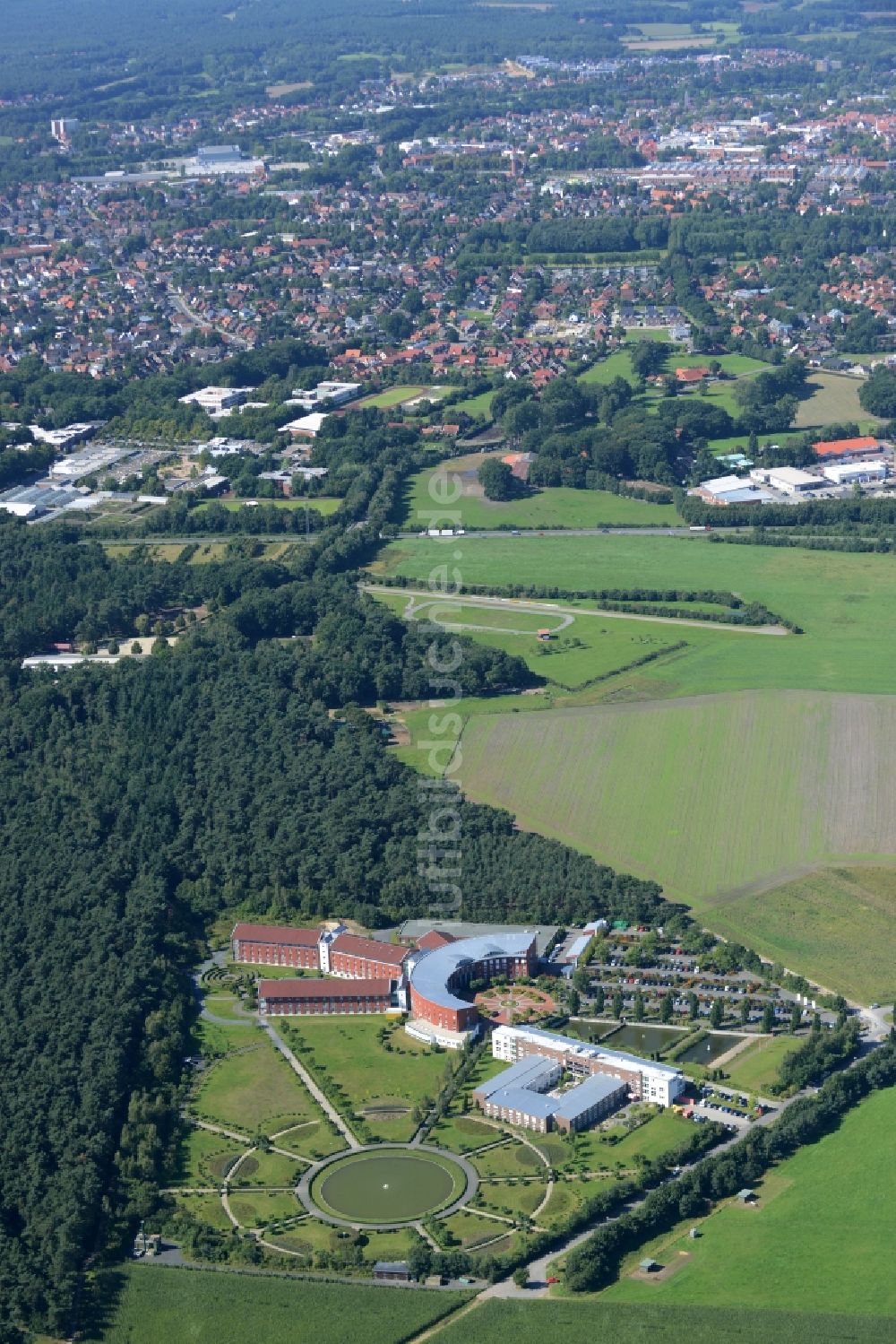 Lingen (Ems) aus der Vogelperspektive: Klinikgelände des Rehabilitationszentrums der Rehaklinik in Lingen (Ems) im Bundesland Niedersachsen