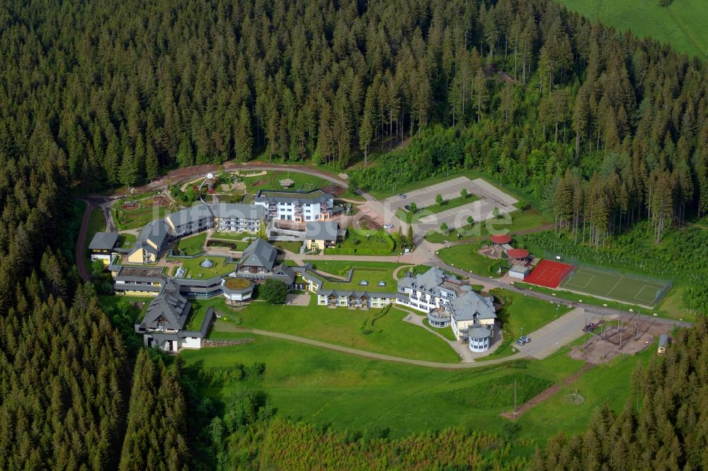 Schönwald im Schwarzwald aus der Vogelperspektive: Klinikgelände des Rehabilitationszentrums der Rehaklinik Rehabilitationsklinik Katharinenhöhe in Schönwald im Schwarzwald im Bundesland Baden-Württemberg, Deutschland