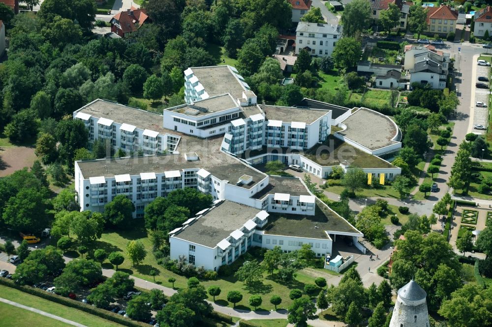 Luftaufnahme Schönebeck (Elbe) - Klinikgelände des Rehabilitationszentrums der Rehaklinik in Schönebeck (Elbe) im Bundesland Sachsen-Anhalt, Deutschland