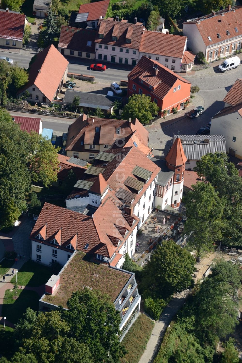 Buckow (Märkische Schweiz) von oben - Klinikgelände des Rehabilitationszentrums der Rehaklinik Waldfrieden in Buckow (Märkische Schweiz) im Bundesland Brandenburg