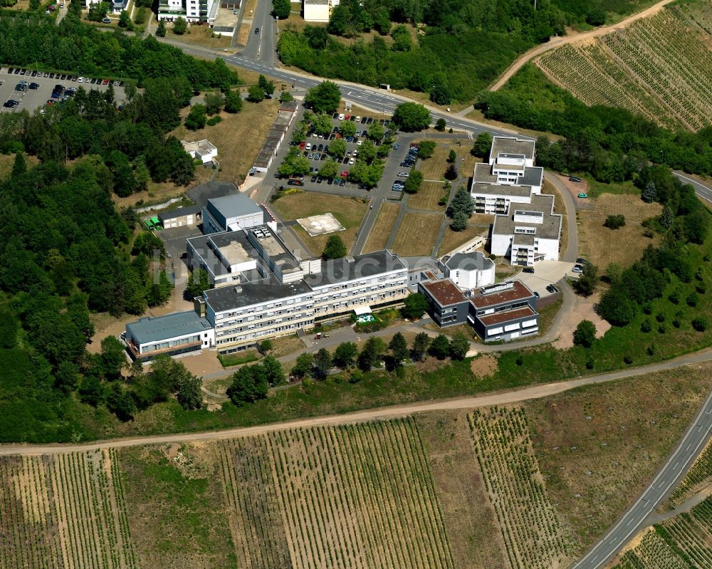 Luftaufnahme Zell (Mosel) Barl - Klinikgelände des Sankt Josef-Krankenhaus im Ortsteil Barl in Zell (Mosel) Barl im Bundesland Rheinland-Pfalz