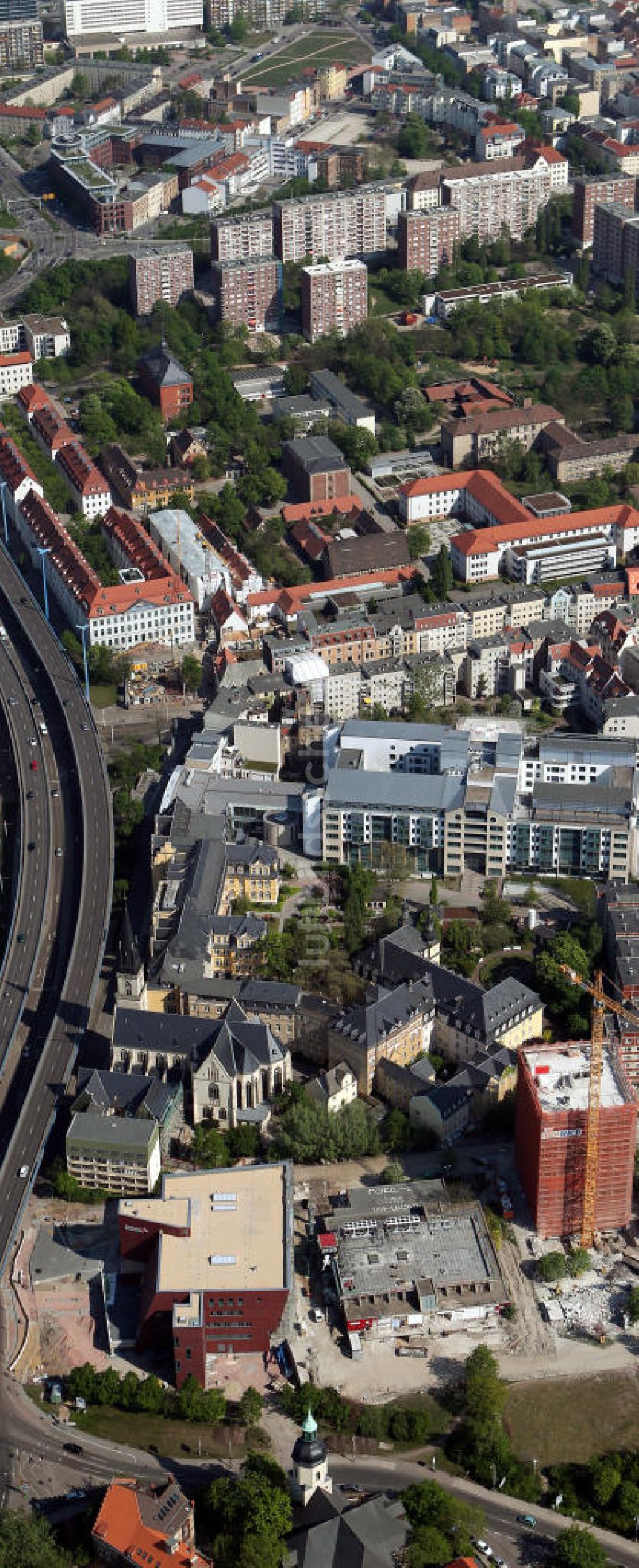 Luftbild Halle / Saale - Klinikneubau Saaleklinik und Abriß Steg Hochhaus der HWF in Halle (Saale)