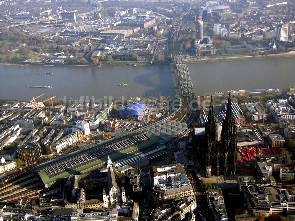 Köln aus der Vogelperspektive: Kölner Altstadt mit Dom