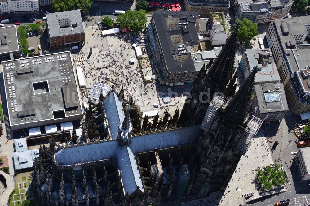 Köln aus der Vogelperspektive: Kölner Dom im Bezirk Innenstadt in Köln im Bundesland Nordrhein-Westfalen