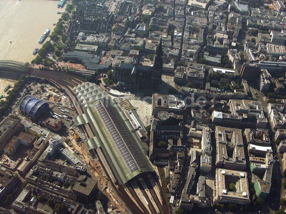 Köln aus der Vogelperspektive: Kölner Dom, Hauptbahnhof und Musical-Dome - Köln (NRW)