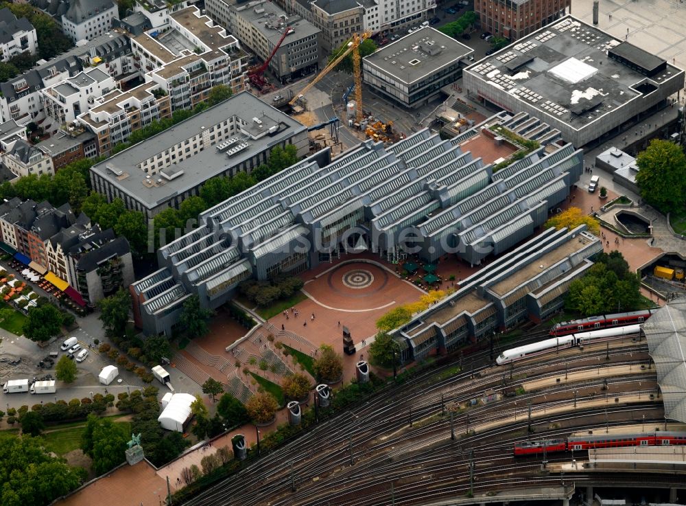 Köln von oben - Kölner Philharmonie im Gebäudekomplex des Museum Ludwig in Köln im Bundesland Nordrhein-Westfalen