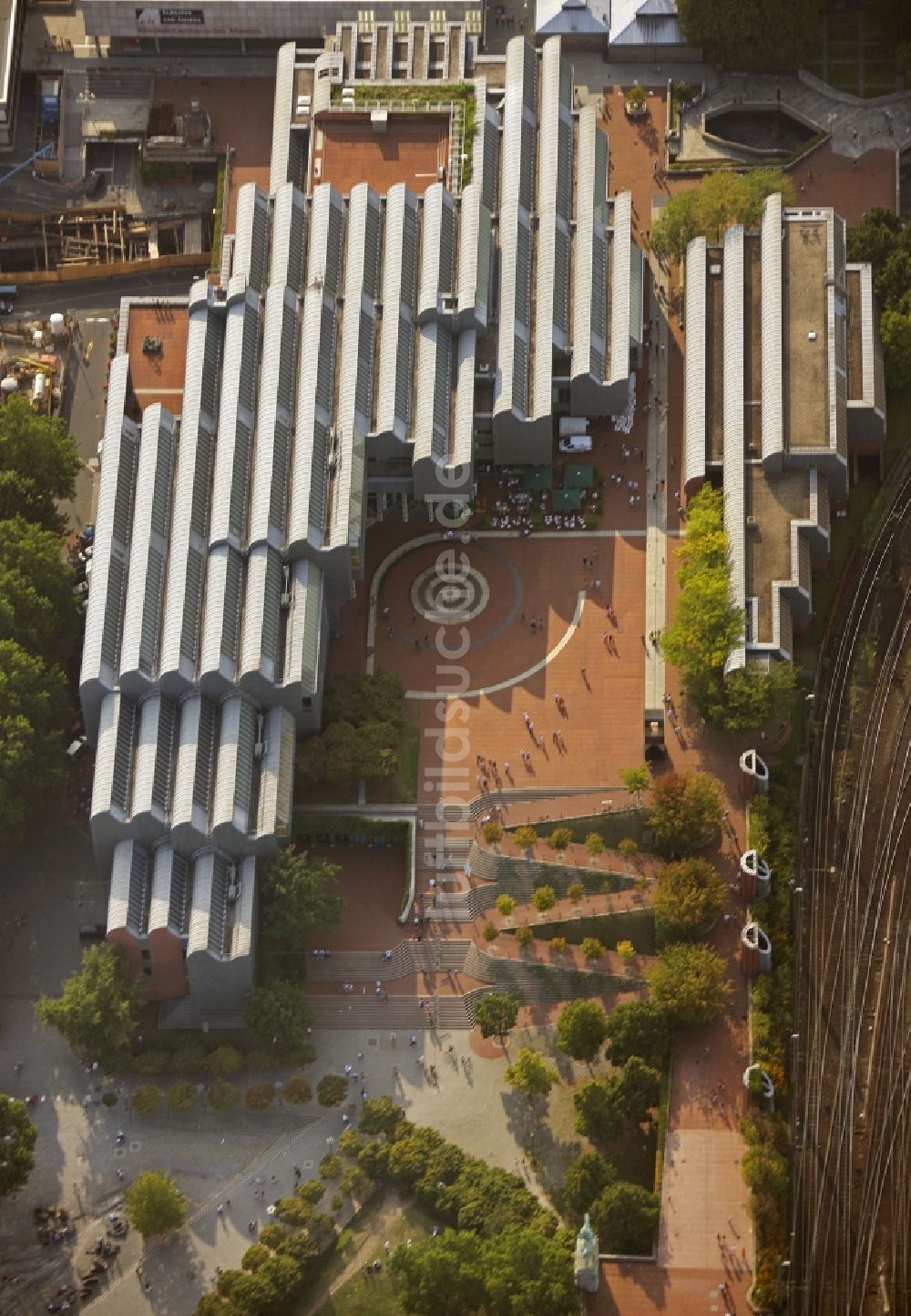 Köln aus der Vogelperspektive: Kölner Philharmonie im Gebäudekomplex des Museum Ludwig in Köln im Bundesland Nordrhein-Westfalen NRW