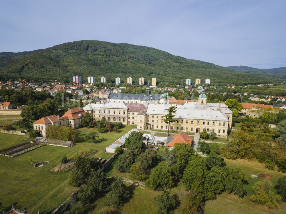 Luftaufnahme Osek - Ossegg - Kloster Abbatia B.M.V. de Osseco in Osek - Ossegg in Ustecky kraj - Aussiger Region, Tschechien