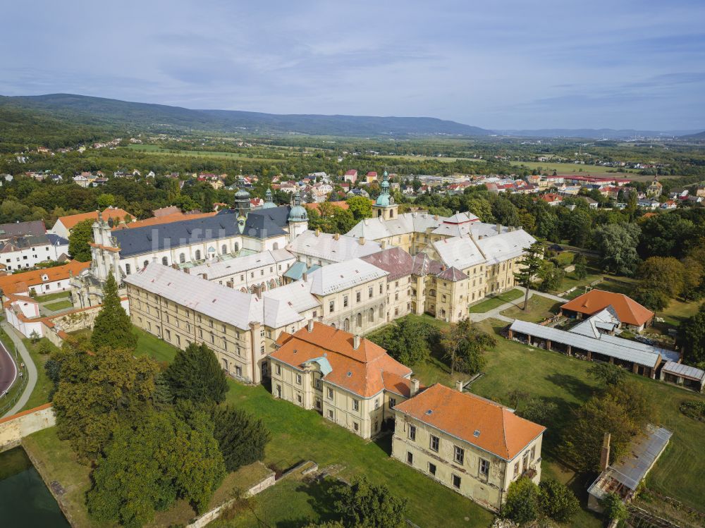 Osek - Ossegg aus der Vogelperspektive: Kloster Abbatia B.M.V. de Osseco in Osek - Ossegg in Ustecky kraj - Aussiger Region, Tschechien