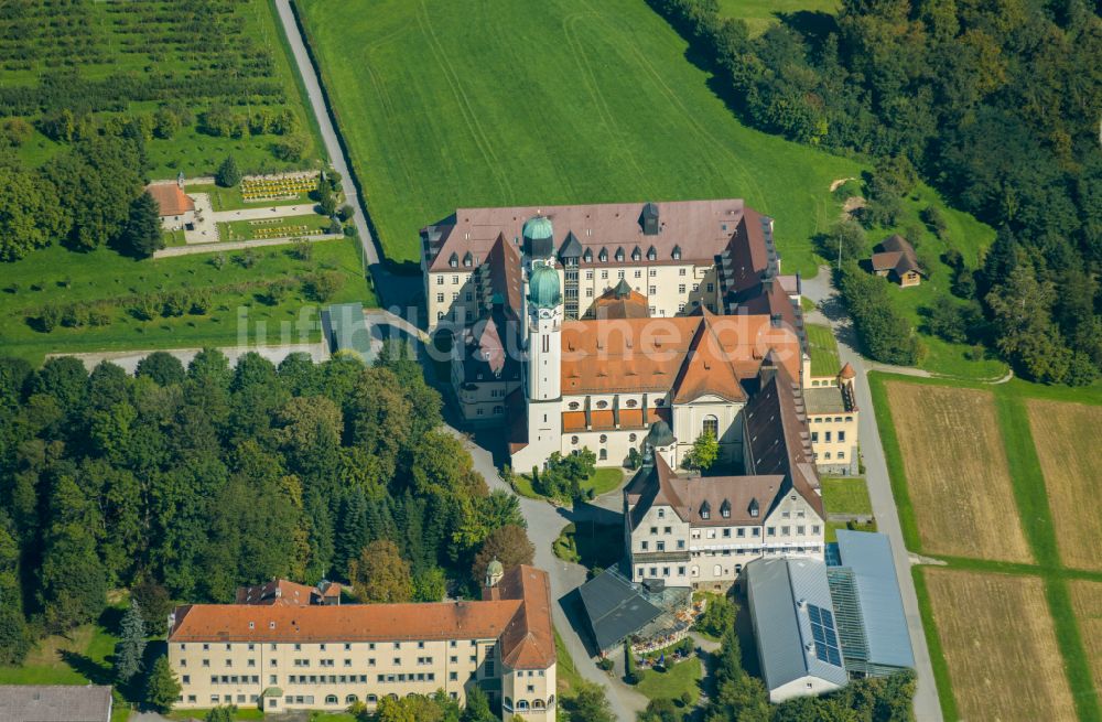 Vilshofen an der Donau von oben - Kloster Benediktiner Abtei Schweiklberg in Vilshofen an der Donau im Bundesland Bayern, Deutschland