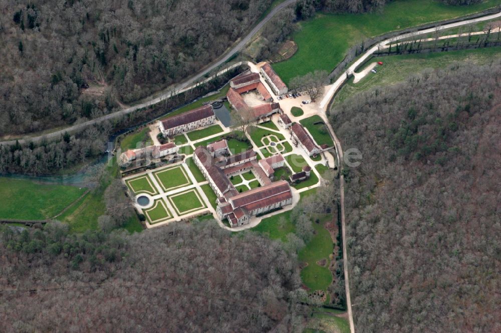 Marmagne aus der Vogelperspektive: Kloster Fontenay in Marmagne in Frankreich