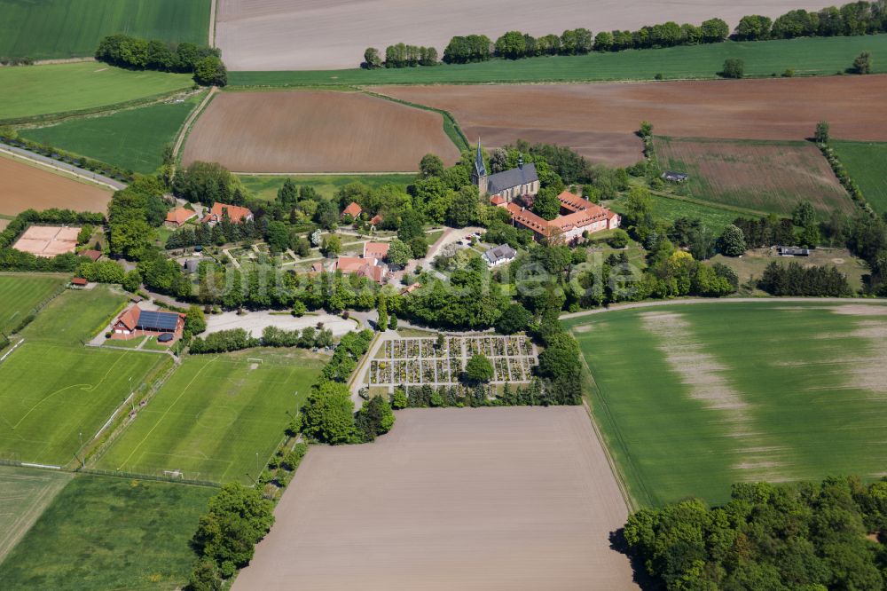 Rieste von oben - Kloster Franziskaner-Minoriten Kloster in Rieste im Bundesland Niedersachsen, Deutschland