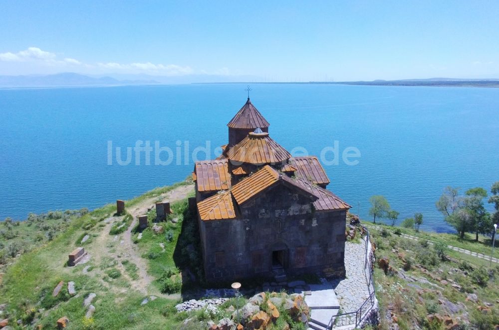 Luftbild Hayravank - Kloster Hajravankhin Hayravank am Sevansee in der Gegharkunik Province, Armenien