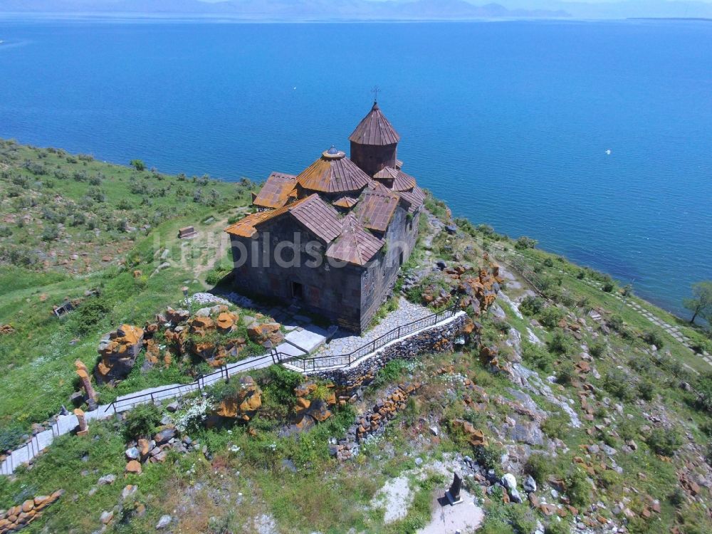 Luftaufnahme Hayravank - Kloster Hajravankhin Hayravank am Sevansee in der Gegharkunik Province, Armenien