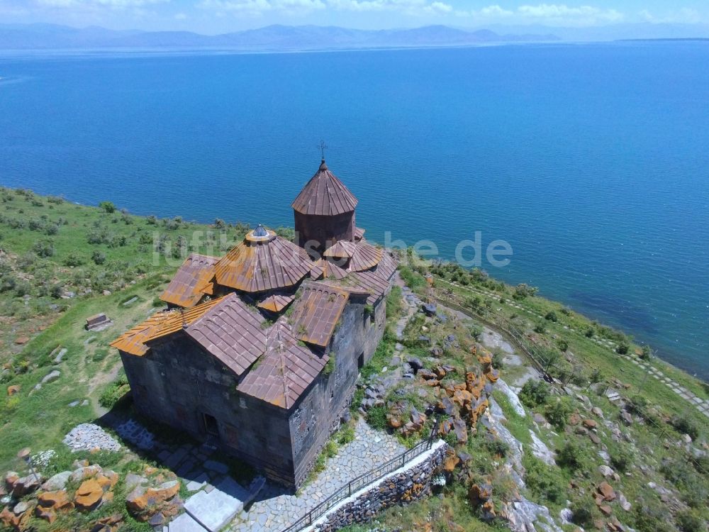 Hayravank von oben - Kloster Hajravankhin Hayravank am Sevansee in der Gegharkunik Province, Armenien