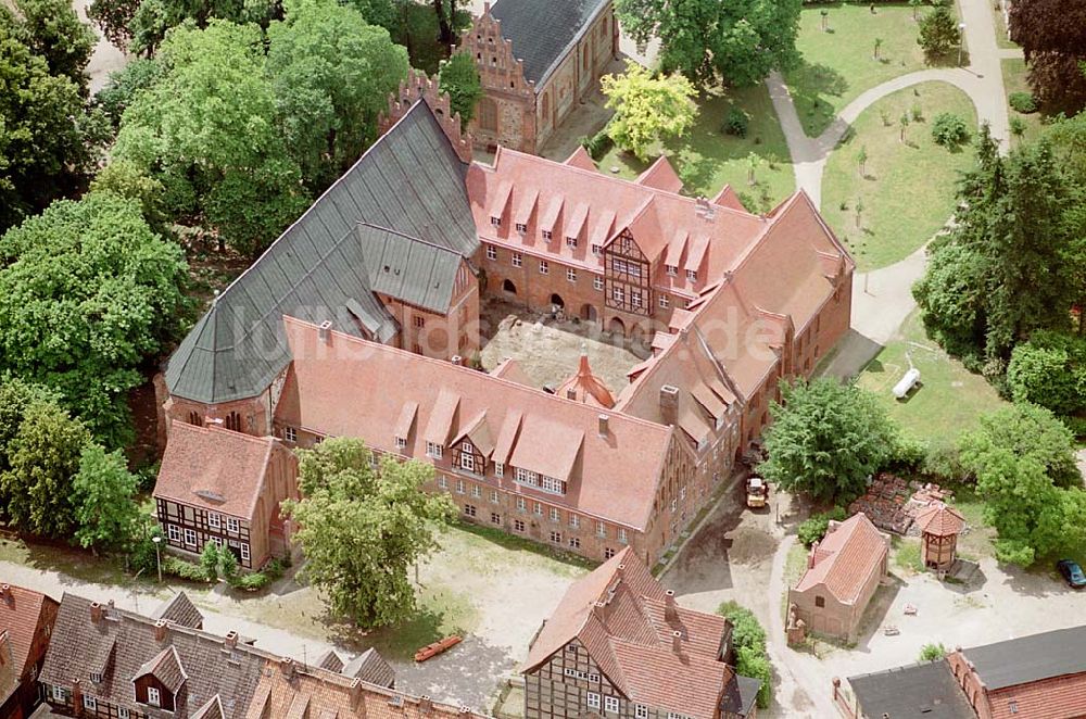 Heiligengrabe aus der Vogelperspektive: Kloster Heiligengrabe. Datum: 24.06.2003