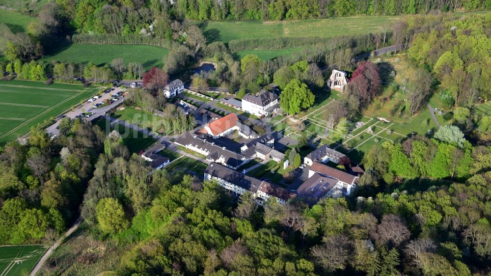 Luftaufnahme Königswinter - Kloster Heisterbach mit Klosterruine in Königswinter im Bundesland Nordrhein-Westfalen, Deutschland