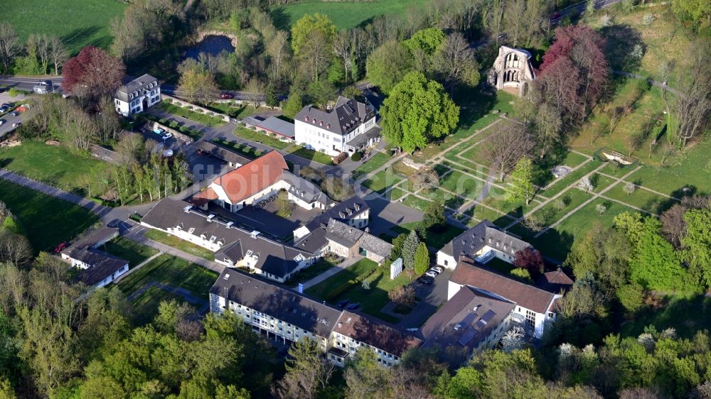 Königswinter von oben - Kloster Heisterbach mit Klosterruine in Königswinter im Bundesland Nordrhein-Westfalen, Deutschland