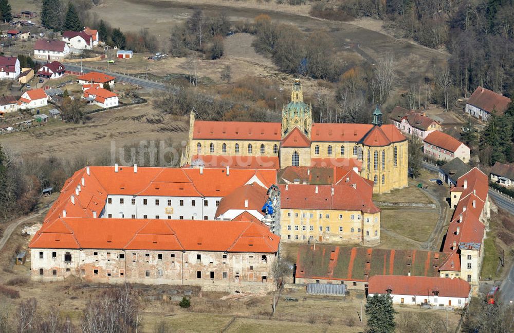 Luftaufnahme Kladruby / Kladrau - Kloster und Klosterkirche Mariä Himmelfahrt in Kladruby / Kladrau