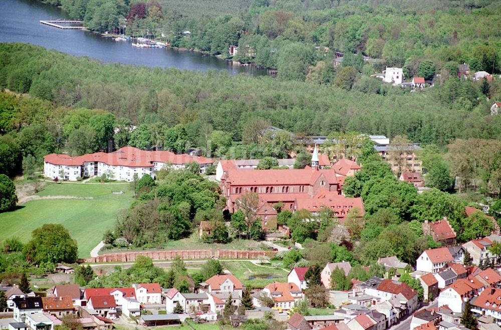 Luftaufnahme Lehnin/Brandenburg - Kloster Lehnin mit dem Erweiterungsbauten und Gästehaus