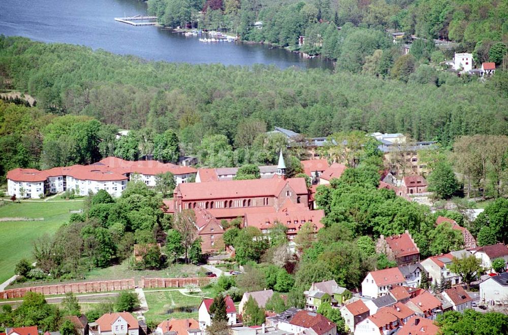 Lehnin/Brandenburg von oben - Kloster Lehnin mit dem Erweiterungsbauten und Gästehaus