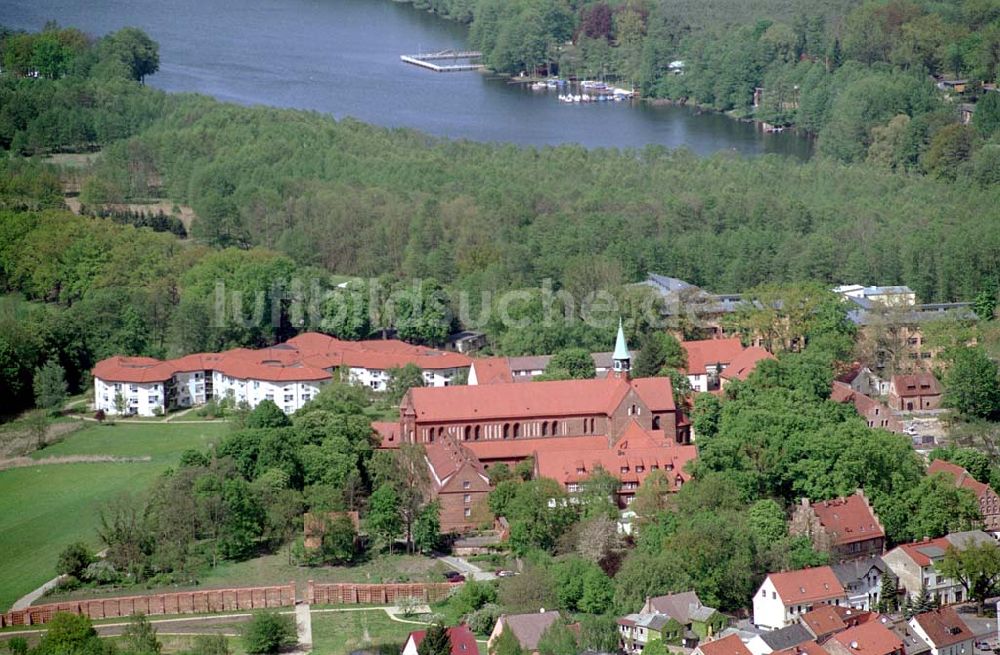 Lehnin/Brandenburg aus der Vogelperspektive: Kloster Lehnin mit dem Erweiterungsbauten und Gästehaus