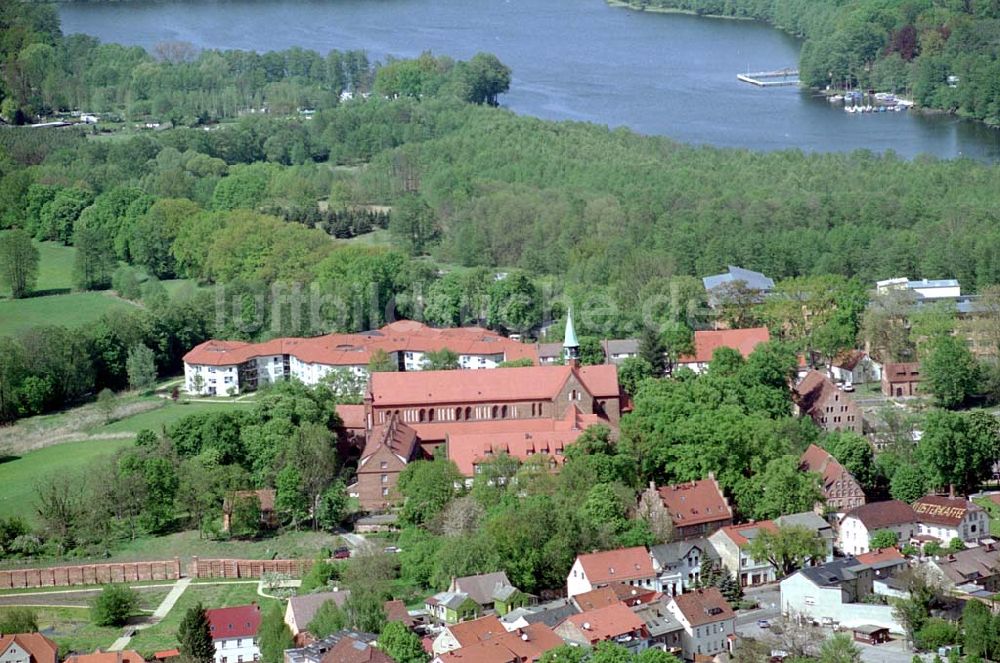 Luftaufnahme Lehnin/Brandenburg - Kloster Lehnin mit dem Erweiterungsbauten und Gästehaus