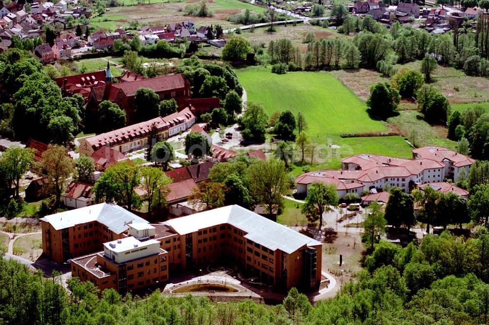 Lehnin/Brandenburg aus der Vogelperspektive: Kloster Lehnin mit dem Erweiterungsbauten und Gästehaus