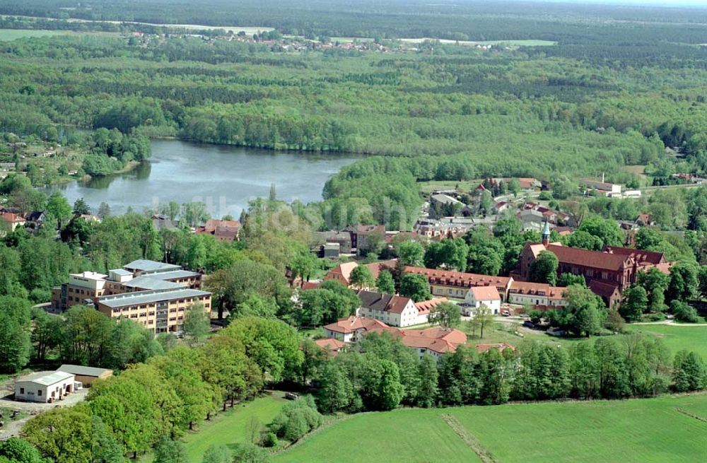 Luftaufnahme Lehnin/Brandenburg - Kloster Lehnin mit dem Erweiterungsbauten und Gästehaus