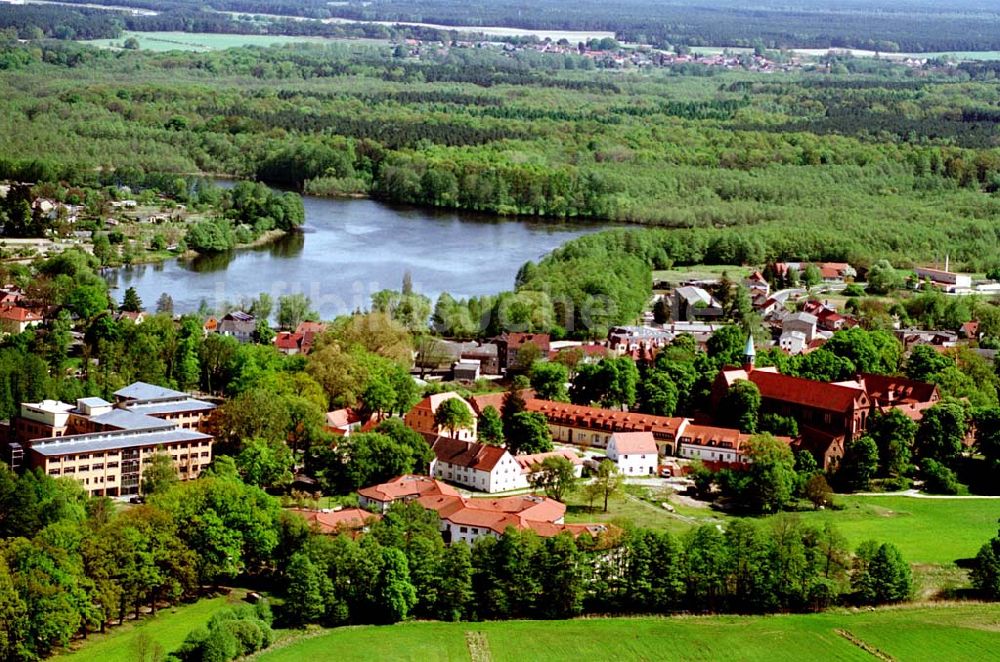 Lehnin/Brandenburg von oben - Kloster Lehnin mit dem Erweiterungsbauten und Gästehaus