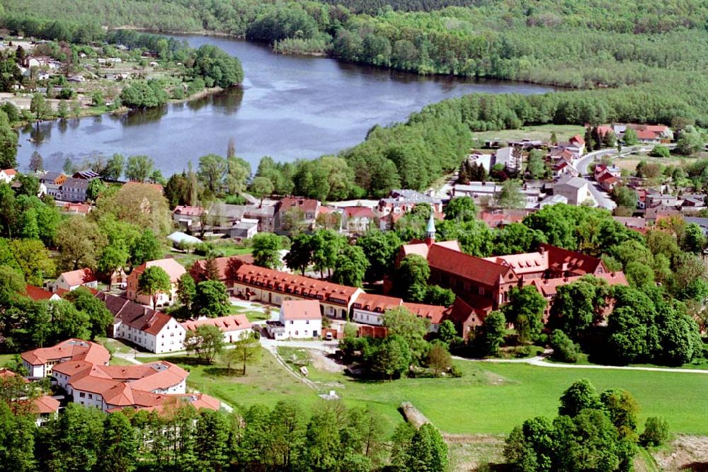 Lehnin/Brandenburg aus der Vogelperspektive: Kloster Lehnin mit dem Erweiterungsbauten und Gästehaus