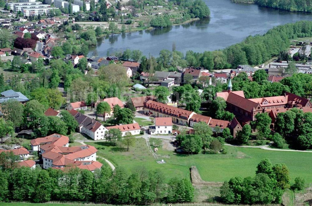 Luftbild Lehnin/Brandenburg - Kloster Lehnin mit dem Erweiterungsbauten und Gästehaus