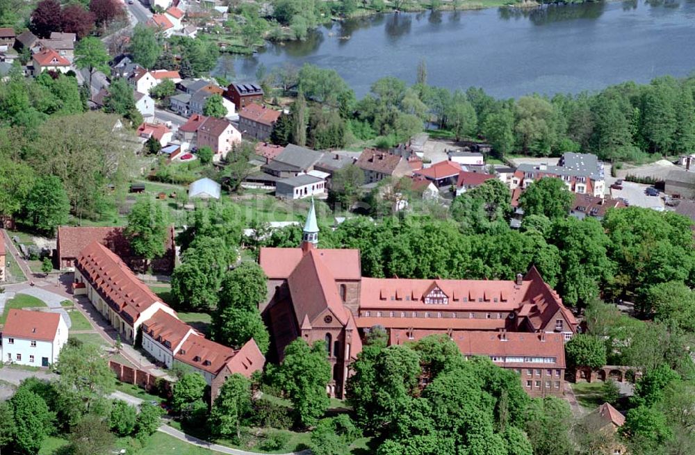 Luftaufnahme Lehnin/Brandenburg - Kloster Lehnin mit dem Erweiterungsbauten und Gästehaus