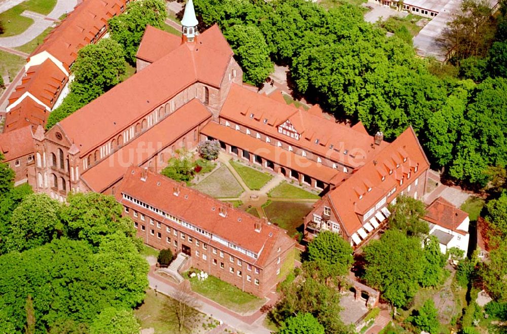 Lehnin/Brandenburg aus der Vogelperspektive: Kloster Lehnin mit dem Erweiterungsbauten und Gästehaus