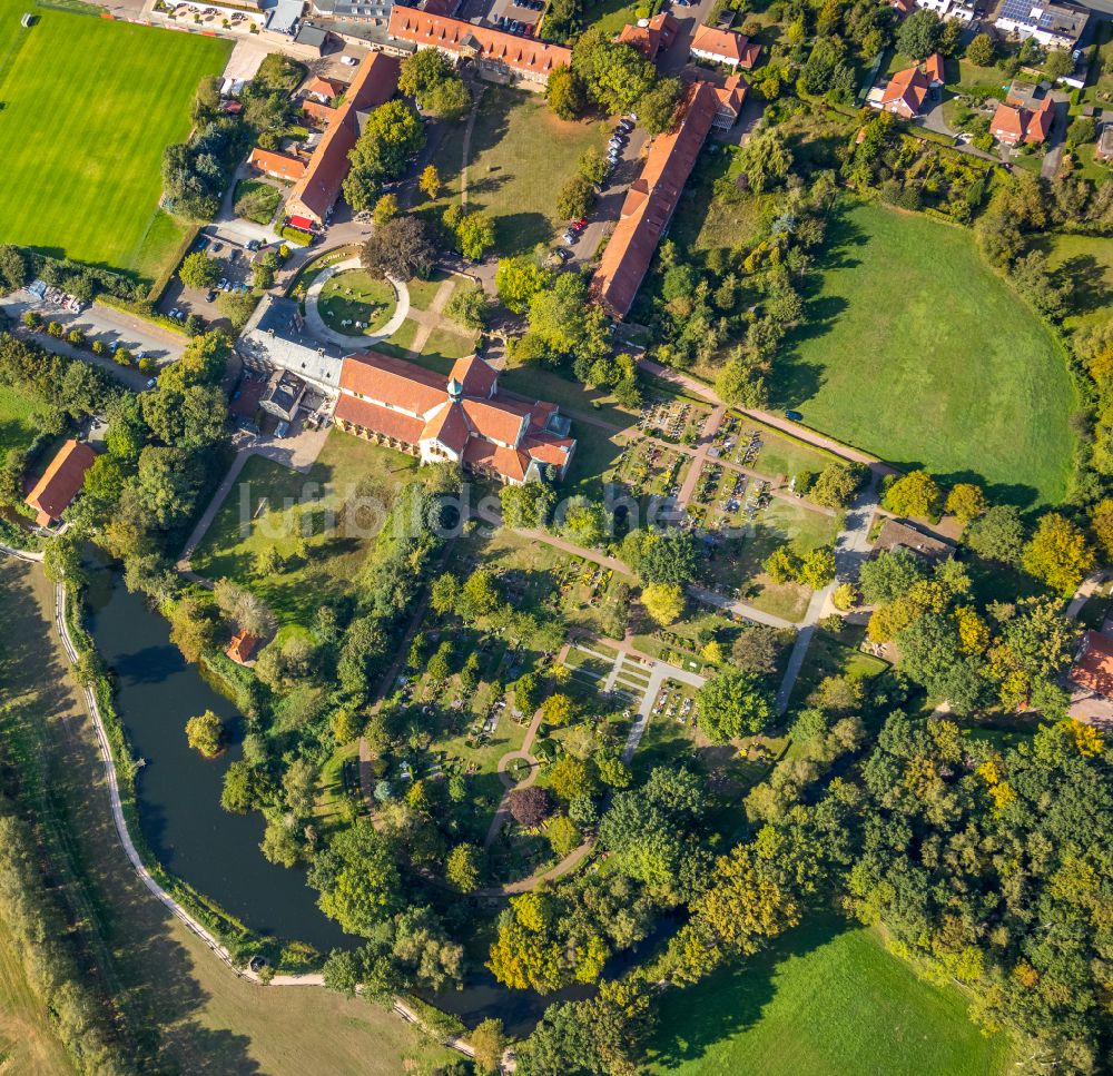 Marienfeld aus der Vogelperspektive: Kloster in Marienfeld im Bundesland Nordrhein-Westfalen, Deutschland