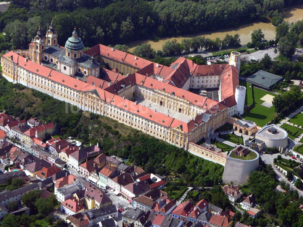 Melk (Österreich) von oben - Kloster von Melk - Österreich