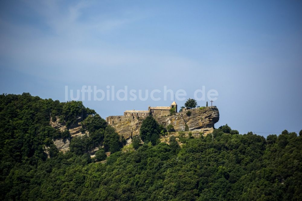 Puigsou del Bassegoda von oben - Kloster Rocacorba bei Puigsou del Bassegoda auf einer Felsklippe in Katalonien in Spanien