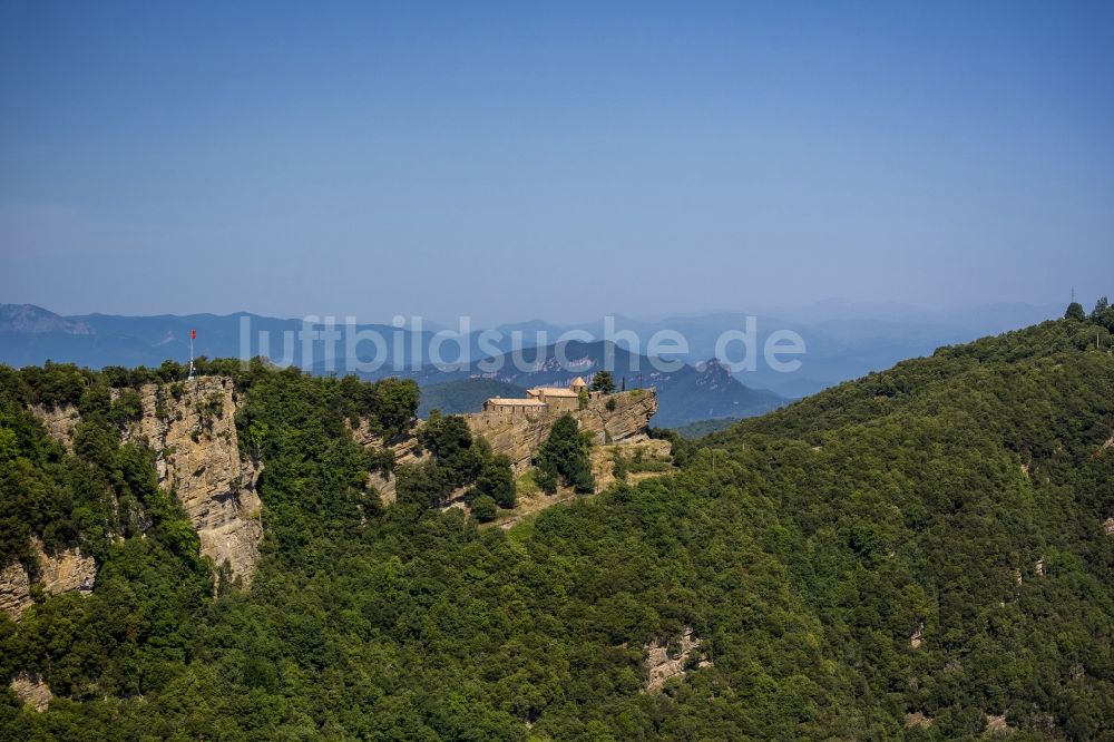 Luftaufnahme Puigsou del Bassegoda - Kloster Rocacorba bei Puigsou del Bassegoda auf einer Felsklippe in Katalonien in Spanien