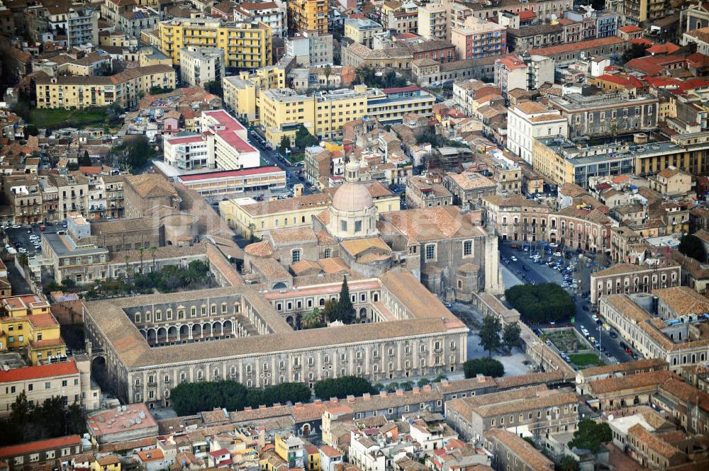 Catania Sizilien von oben - Kloster San Nicola in Catania auf Sizilien in Italien