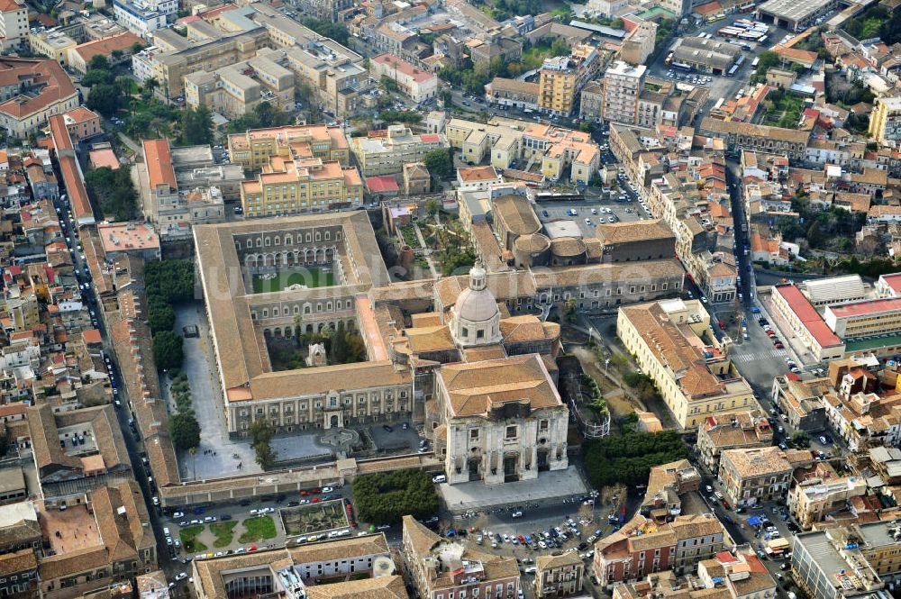 Luftaufnahme Catania Sizilien - Kloster San Nicola in Catania auf Sizilien in Italien