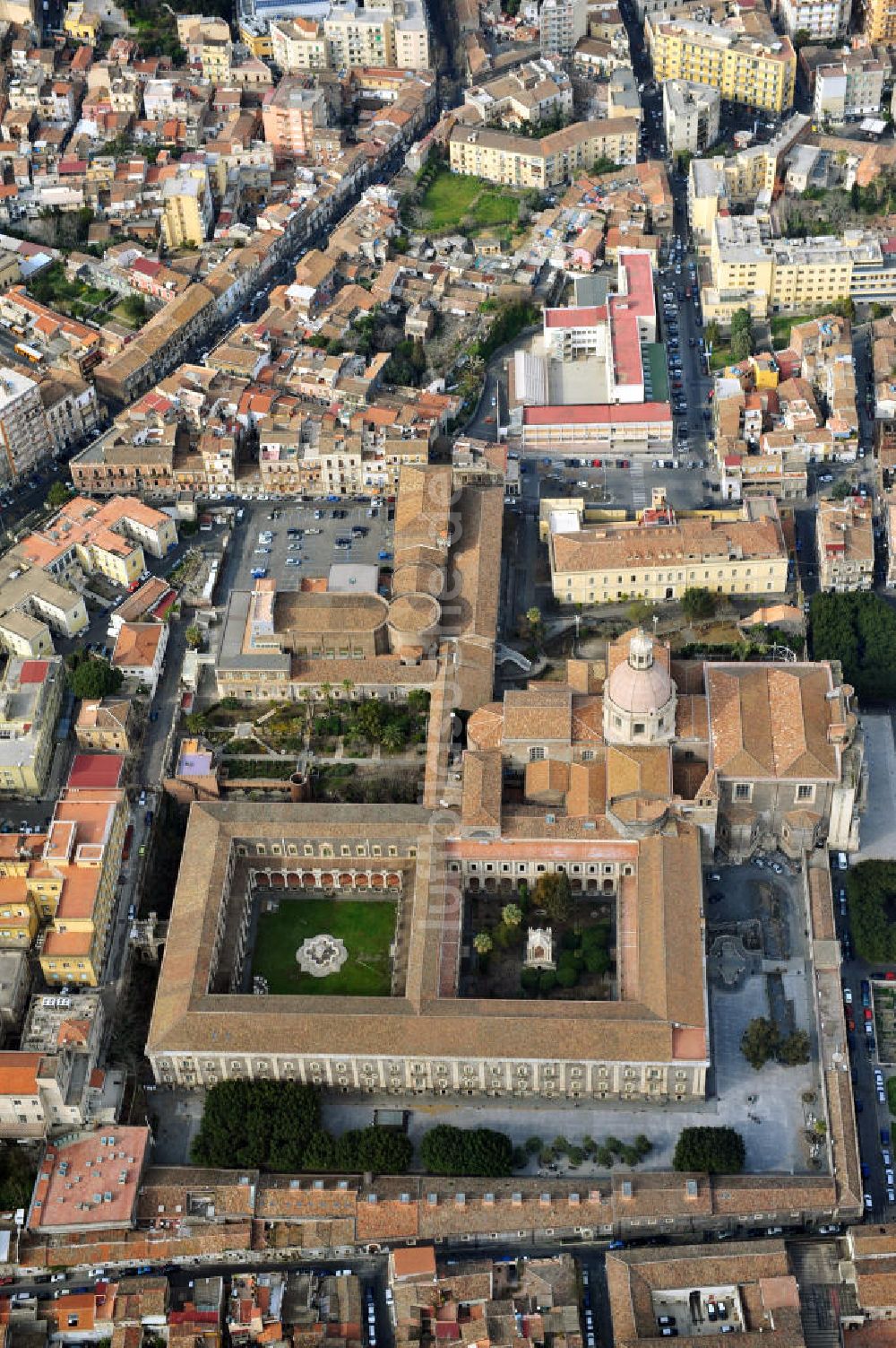 Luftaufnahme Catania Sizilien - Kloster San Nicola in Catania auf Sizilien in Italien