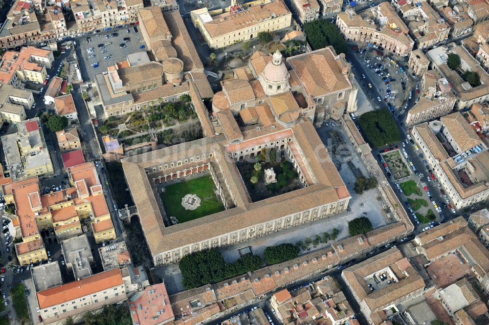 Catania Sizilien aus der Vogelperspektive: Kloster San Nicola in Catania auf Sizilien in Italien