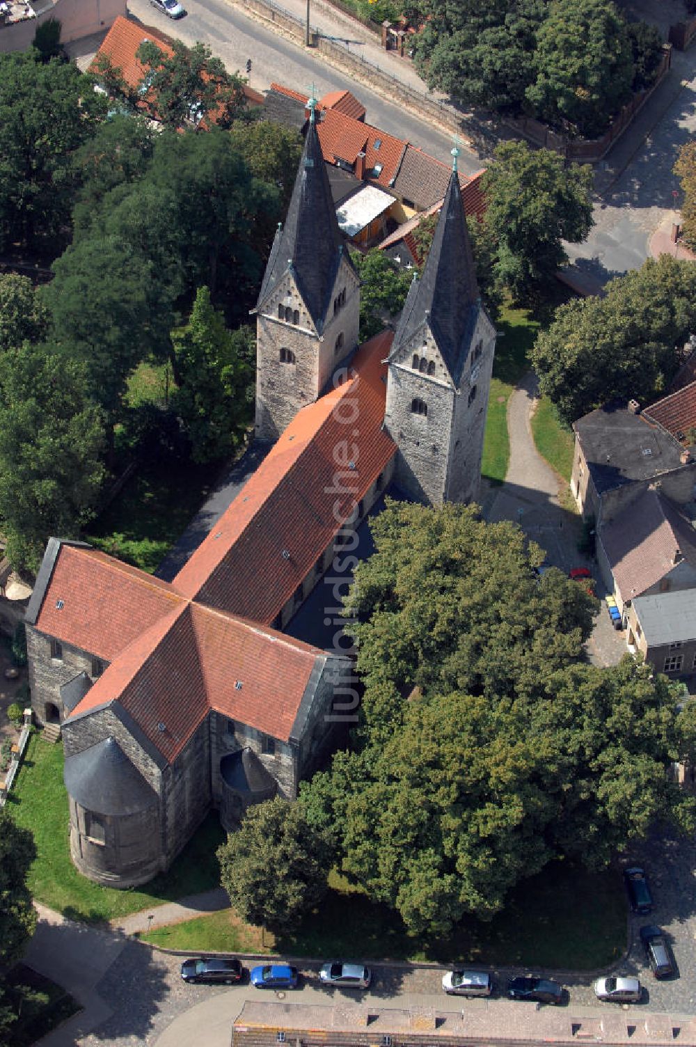 Luftaufnahme Hecklingen - Klosterkirche St. Georg & Pancratius in Hecklingen