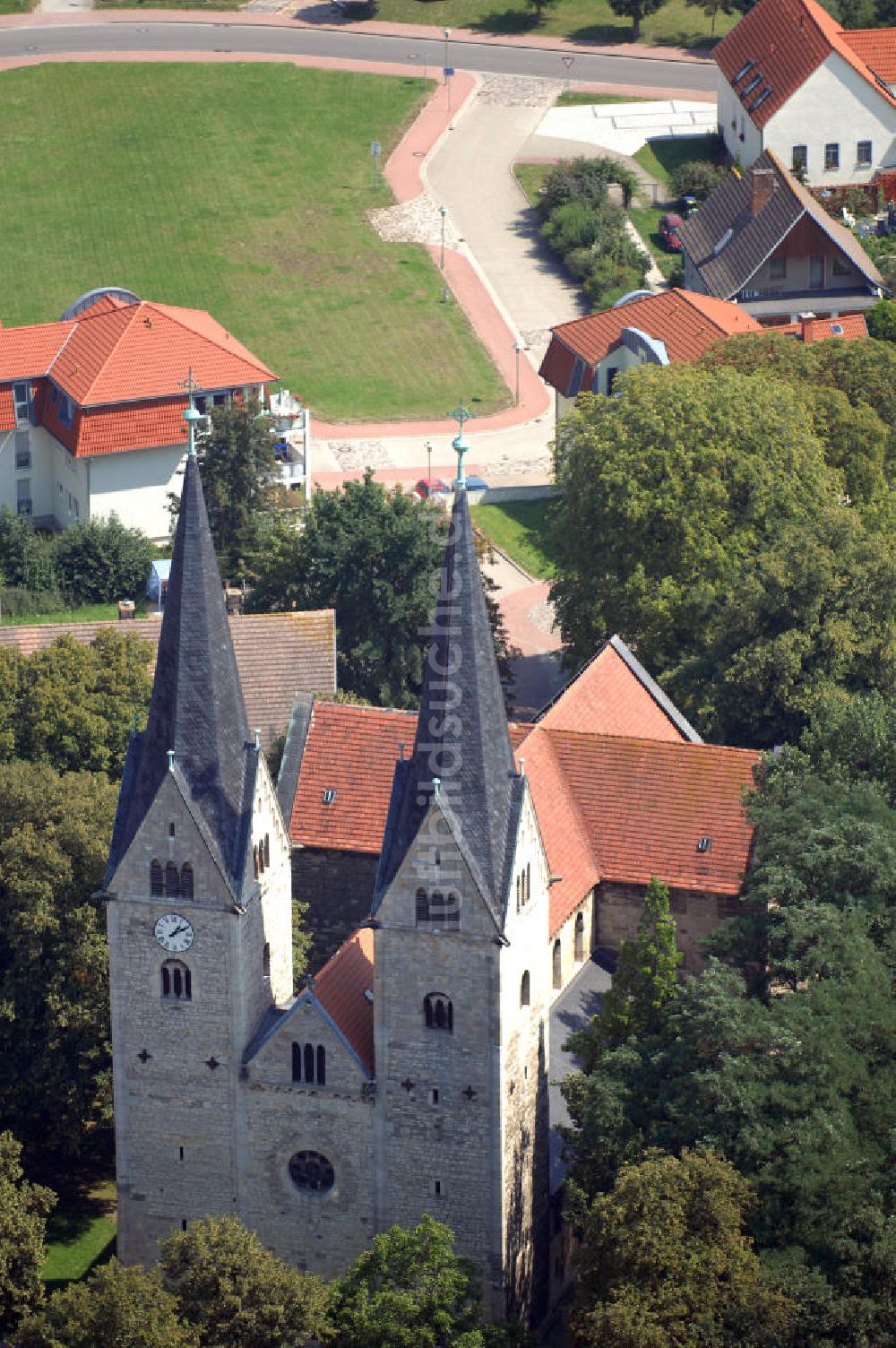 Hecklingen aus der Vogelperspektive: Klosterkirche St. Georg & Pancratius in Hecklingen