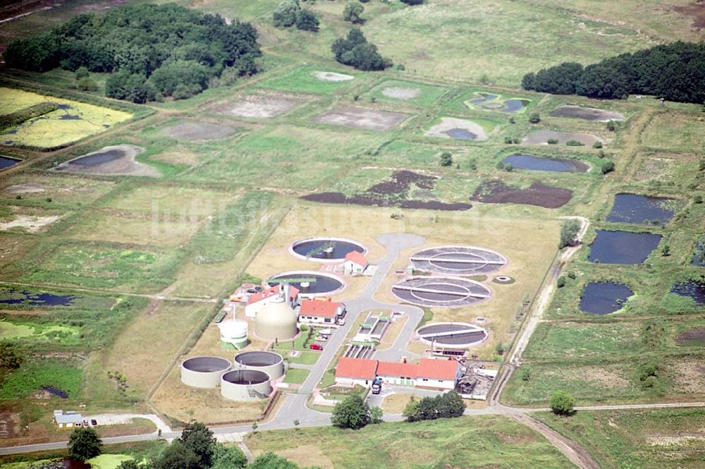 Neuruppin aus der Vogelperspektive: Klärwerk Neuruppin. Datum: 24.06.2003, Gerald Brose, Projektingenieur, Telefon: 03391-511 705, E-Mail: brose@swn.aov.de