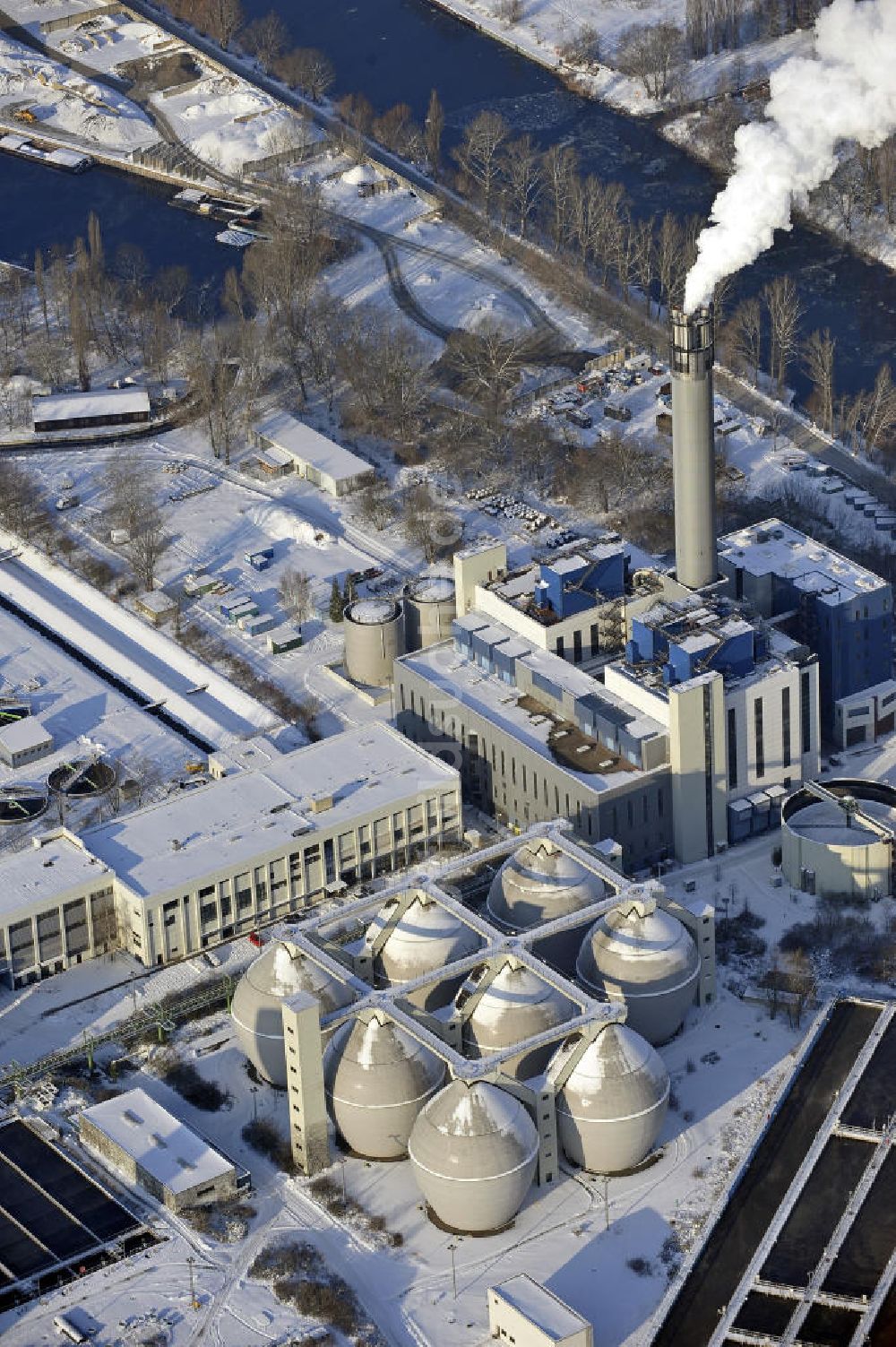 Berlin aus der Vogelperspektive: Klärwerk Ruhleben im Winter in Berlin