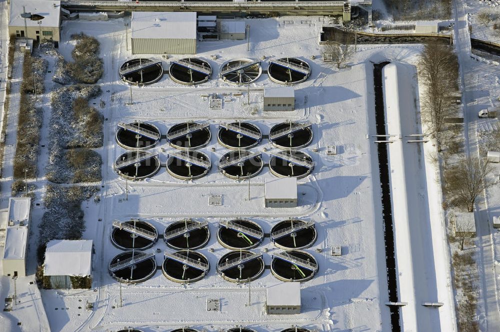 Berlin aus der Vogelperspektive: Klärwerk Ruhleben im Winter in Berlin