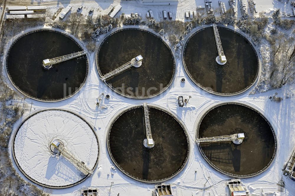 Luftaufnahme Berlin - Klärwerk Ruhleben im Winter in Berlin