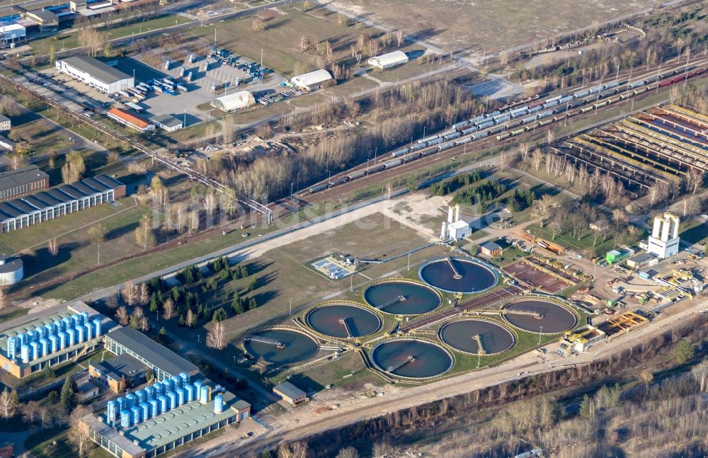 Luftaufnahme Spremberg - Klärwerks- Becken und Reinigungsstufen BASF in Spremberg im Bundesland Sachsen, Deutschland