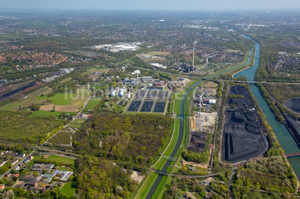 Bottrop aus der Vogelperspektive: Klärwerks- Becken und Reinigungsstufen in Bottrop im Bundesland Nordrhein-Westfalen